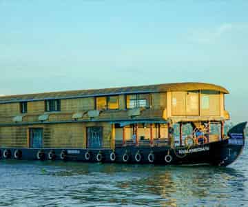 Deluxe Houseboat