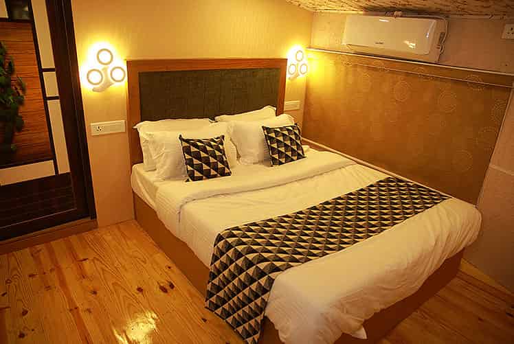 Four Bedroom Deluxe Houseboat