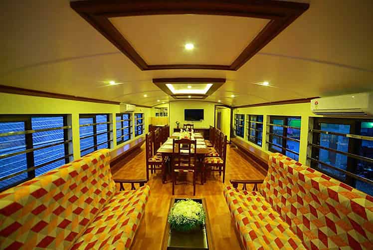 Five Bedroom Deluxe Deluxe Houseboat