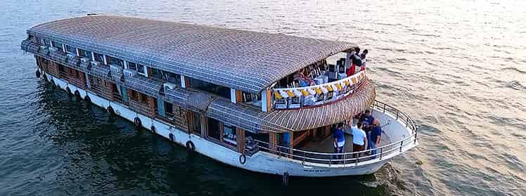 Eight Bedroom Deluxe Houseboat