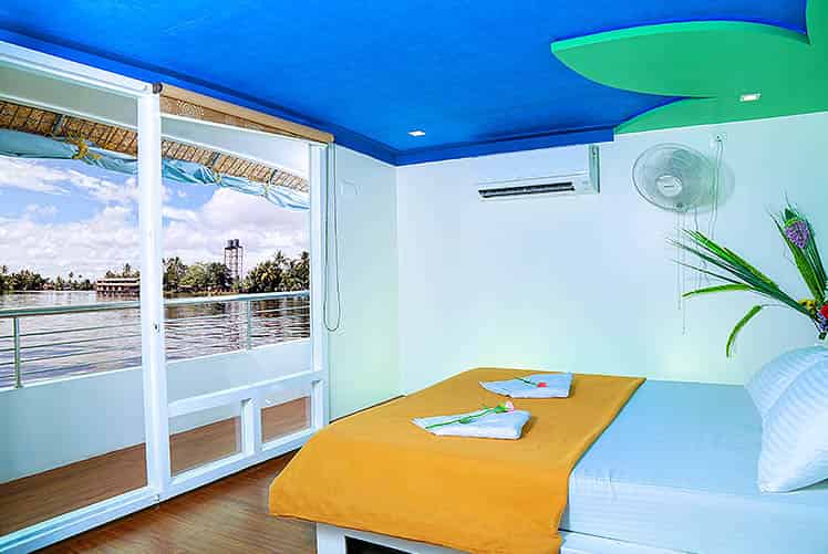 Nine Bedroom Premium Houseboat