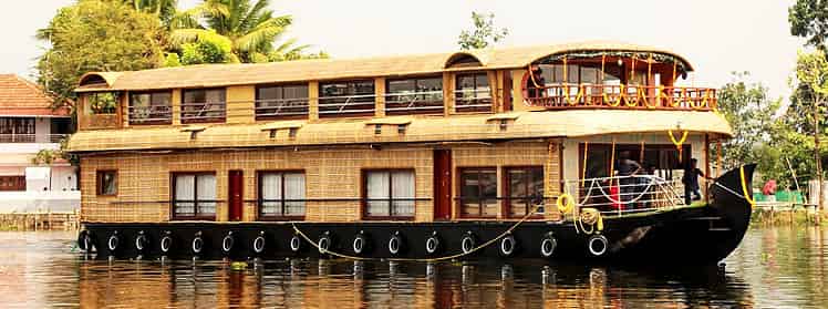 Four Bedroom Premium Houseboat