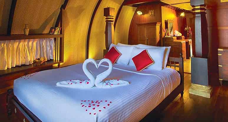 Kerala Honeymoon Houseboat Packages